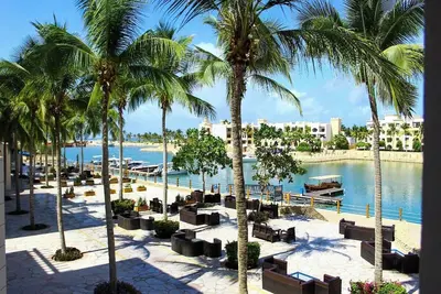 Image de Elegant Marina View Escape
