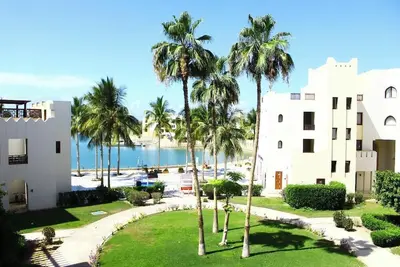 Image de Stylish 2-Bedroom Marina Escape