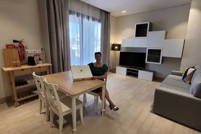 Image de Chic 1-Bedroom with Pool View