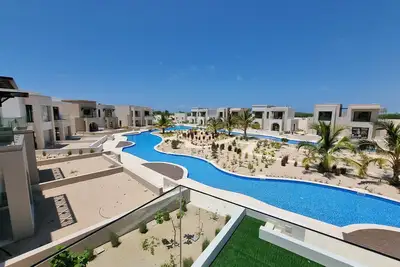 Image de Bright Studio with Pool View Balcony