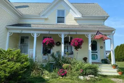 Image de Waterview 3-bedroom farmhouse charmer.