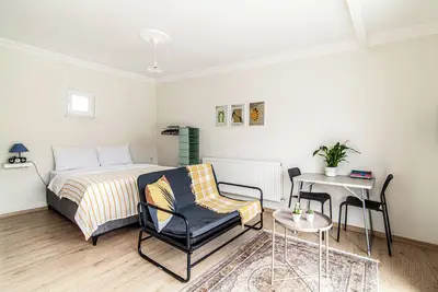 Image de Charming 1-bedroom apartment with terrace in enchanting Istanbul with WiFi, Ac