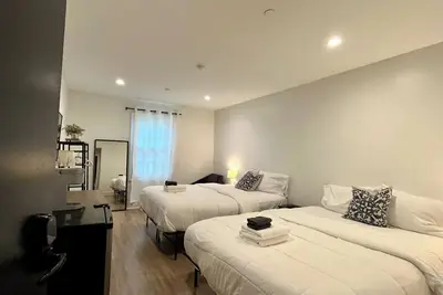 Image de 2 Queen Beds Tv-Bathroom-Fridge-Coffee-Laundry - 10 min airport & downtown 6f