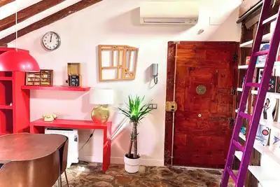 Image de Cozy Attic Flat with Intimate Rooftop Terrace and Elevator in Historical Center