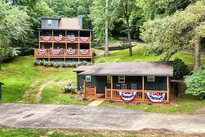 Image de Lakefront Home & Guest House with Two Docks, and Breathtaking Mountain Views!