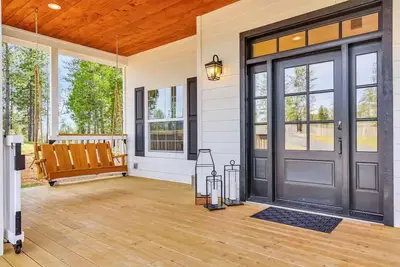 Image de Newly built, 6 acre modern farmhouse. A peaceful getaway for any occasion.