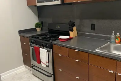 Image de Sky Roof Next to Mart 2br Escape with Free Parking and Pool