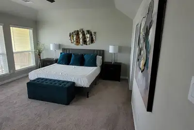 Image de Beach Adjacent Modern 3 Bedroom 3 bath home with King & Queen beds
