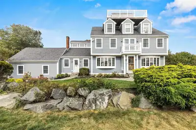 Image de Ocean View family home, Game room, Walk to beach & Nubble Lighthouse!