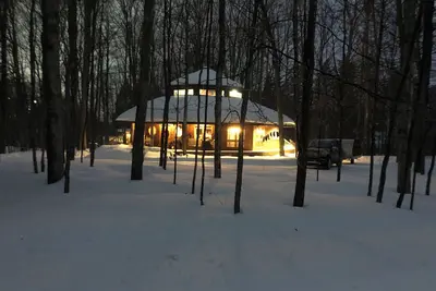 Image de Cozy Harbor Springs Retreat- minutes from Skiing & Golf!