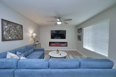 Image de Sacramento 4 Bedroom Family Home with Pool + Fire Pit