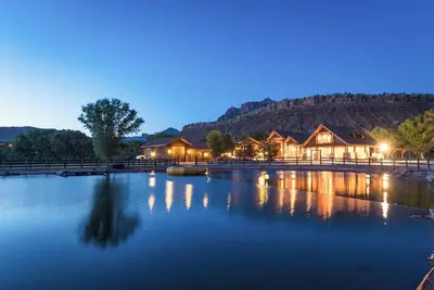 Image de Zion Reunions Retreats Weddings: Sleeps 56 ppl Pvt: Pool, Theater, Indoor Soccer