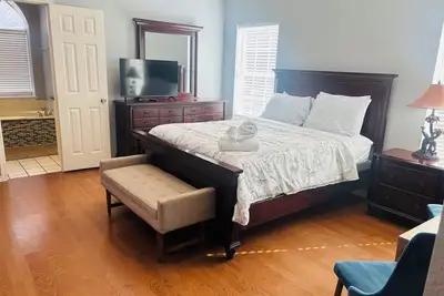 Spacious 5-bedroom house with Ac, WiFi in charming McKinney