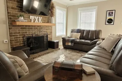 Image de New Cozy 3br Retreat + 2-Car Garage in Historic Texarkana