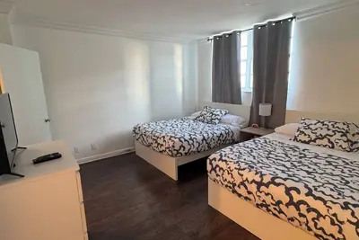 Image de Oceanfront in Hollywood with Stunning Views