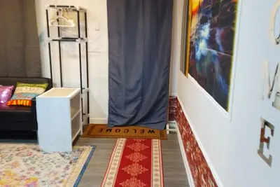 Image de Cozy Queen bed for travellers and workers in Rocky Mountain House area