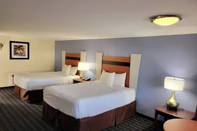 Image de Hotel Deluxe 2 Queen Size beds in the Heart of Cape, 2 Min from Hyannis Ms