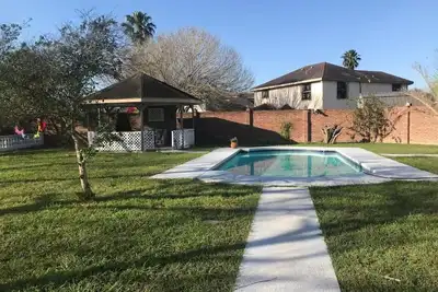 Image de Cheerful 4-bedroom with pool, Gazebo, Nature Lovers, Space-X, Spi, City Center