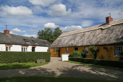 Image de Charming Pair of Irish Cottages in enchanting Adare Countryside