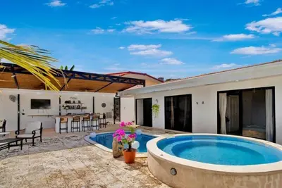 Image de Mossy Rock at Coco Beach – Stylish 2br Retreat with Private Pool
