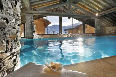 Image de Style chalet, sur pistes, balcon, piscine, vue