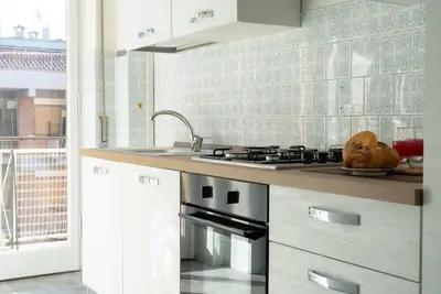 Image de Vintage Charm and Comfort Just Steps from Metro A