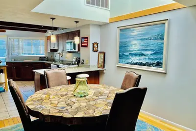 Image de Tranquil Beachfront 2-bedroom townhome in charming Gloucester with Ac, WiFi