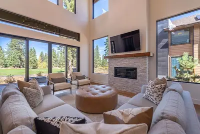 Image de Modern Mountain Lodge Luxury @ Schaffer's Mill - Stunning, New 3-bedroom