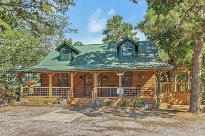 Image de Cabin-King Log Bed, Hot Tub, Fireplace, Pool Table