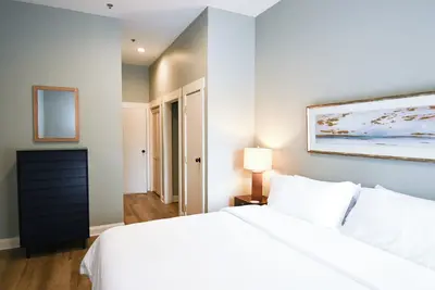 Downtown Athens Stay Walk to Stadium