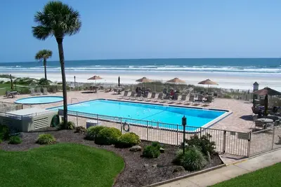 Image de Coquina B101 Beachfront Condo Steps from the Beach & Pool
