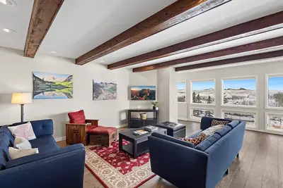 Image de A spacious family home with breathtaking mountain views, Private Hot tub, short drive to Telluride