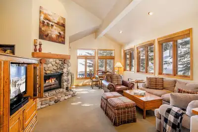 Image de Beautiful 4 Bedroom condo on golf course in Sun Valley