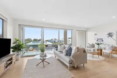 Image de Walk to Beach and shops, Spacious, Ocean Views
