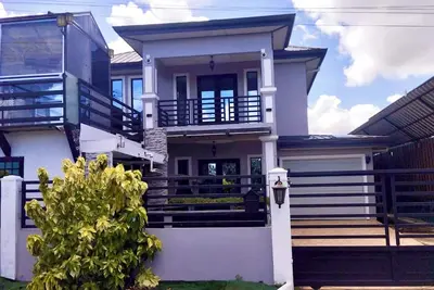 Image de This spacious property features a fully equipped kitchen, and an inviting small pool
