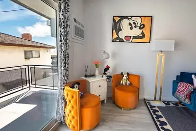 Image de Newly Renovated Apartment in Heart of Urban - Xhome5