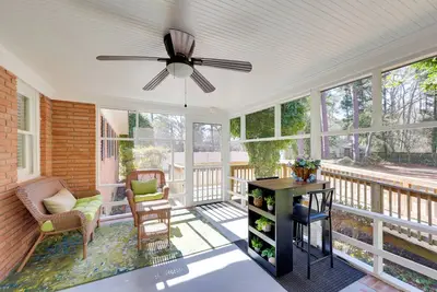 Image de < 2 Mi to East Carolina University: Family Home