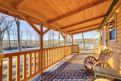 Image de La Grange Cabin on a Racehorse Farm w/ Pond Views!