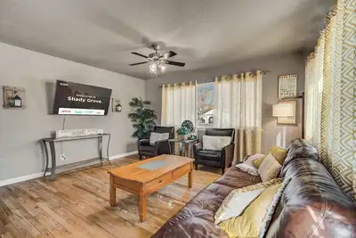 Image de Shady Grove! 5br Home w/ Foosball, Walk to Occ!