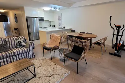 Image de Immaculate, spacious & peaceful apartment with 2 Bdm, 2 Bath & study area.