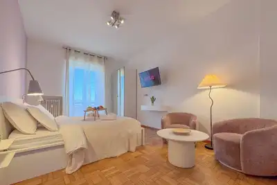 Image de Spacious with Romantic Balcony and 2 Bathrooms in the Centre