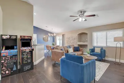 Image de Level Up Lodge: 5-Bedroom Arcade Bliss with Grill