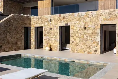 Image de Villa Terra Cotta de 4 chambres avec piscine et vue mer