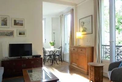 Image de Le Alesia : Classic French Apartment in Historic Montparnasse Area