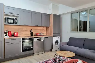 Image de Séjour chic et moderne avec climatisation et fibre