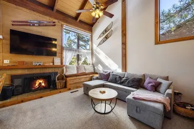 Image de Quiet Pet Friendly Northstar Condo | On Shuttle Route | Hoa Pool & Gym | Close to Biking and Golf