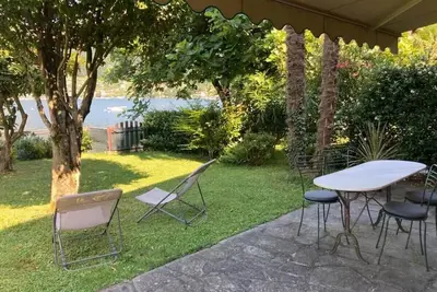 Image de Orta cottage sulla riva del lago