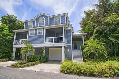 Image de Experience luxury at B-505 Buttonwood, a spacious 4-bedroom, 3-bathroom home in Boca Bay