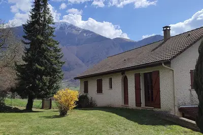 Image de maison à Valbonnais proche plan d'eau idéale pour les balades à pied ou en vélo