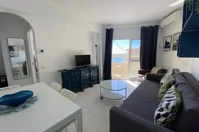 Image de 1 Bedroom Beachfront Apartment!